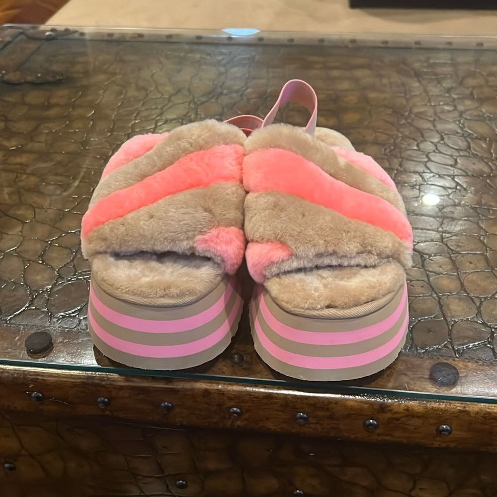 UGG